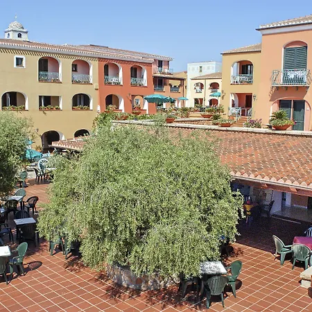 Üdülőközpont Nicolaus Club Torre Moresca 4*