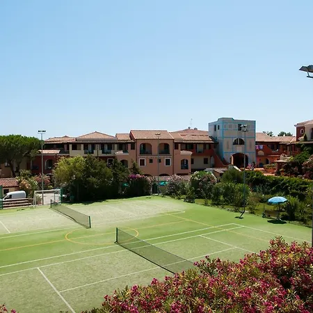 אתר נופש Nicolaus Club Torre Moresca אורוסיי